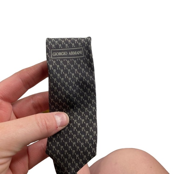 Vintage Armani Collezioni Gray with Light Gray Dots 100% Silk Neck Tie - Picture 4 of 6